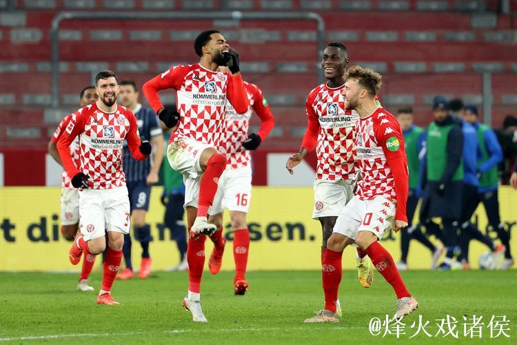 【德甲】卡尔破门凯恩点射 拜仁2比2美因茨